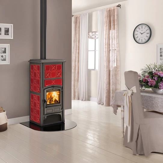 La Nordica LORIET S DSA vízteres fatüzelésű kályha - bordó (16,8 kW)
