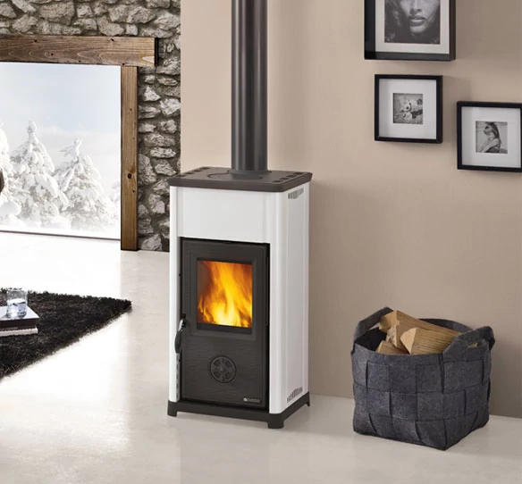 La Nordica TEA 5.0 acéllemez fatüzelésű kályha (7 kW)